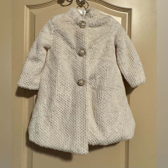 Blueberi Boulevard beige and Gold textured knit coat and dress - Picture 5 of 11